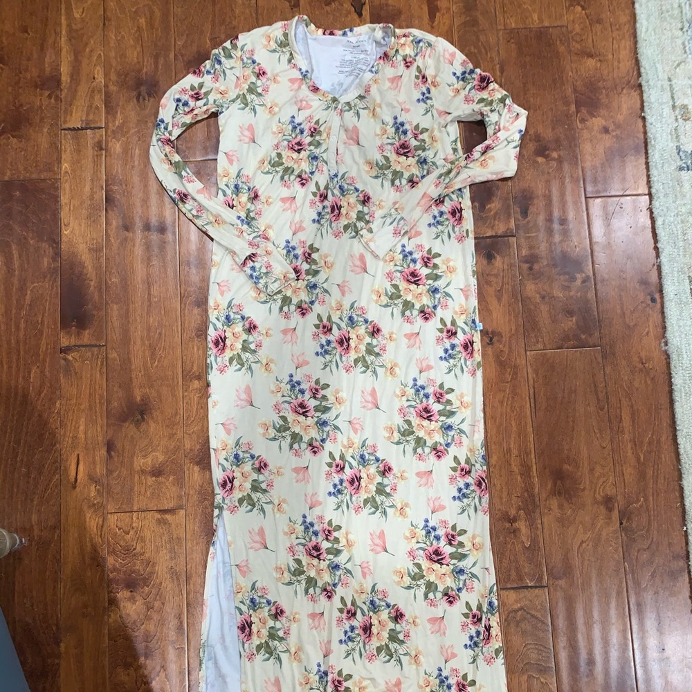 Posh peanut nursing gown